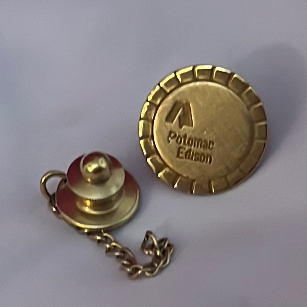 Gold retirement tie tack
